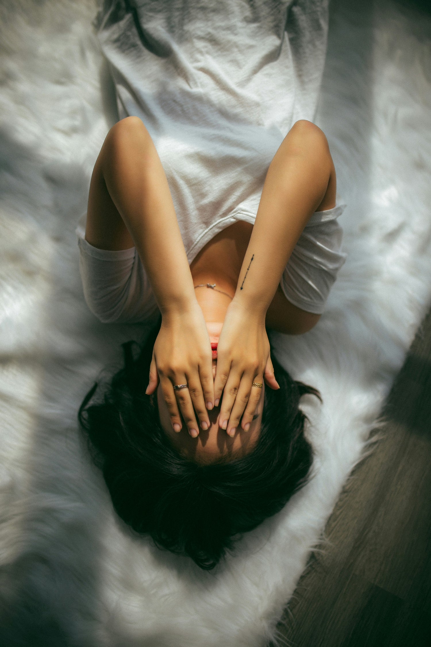 Syndrome prémenstruel (SPM) : Causes, symptômes et conseils pour mieux le gérer